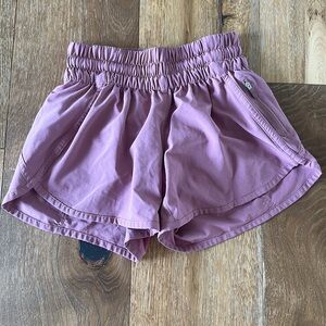 Lululemon Tracker short 4”